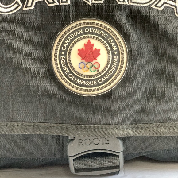 ROOTS |🇨🇦 Collector’s 2004 Olympic Messenger Bag - Picture 10 of 12